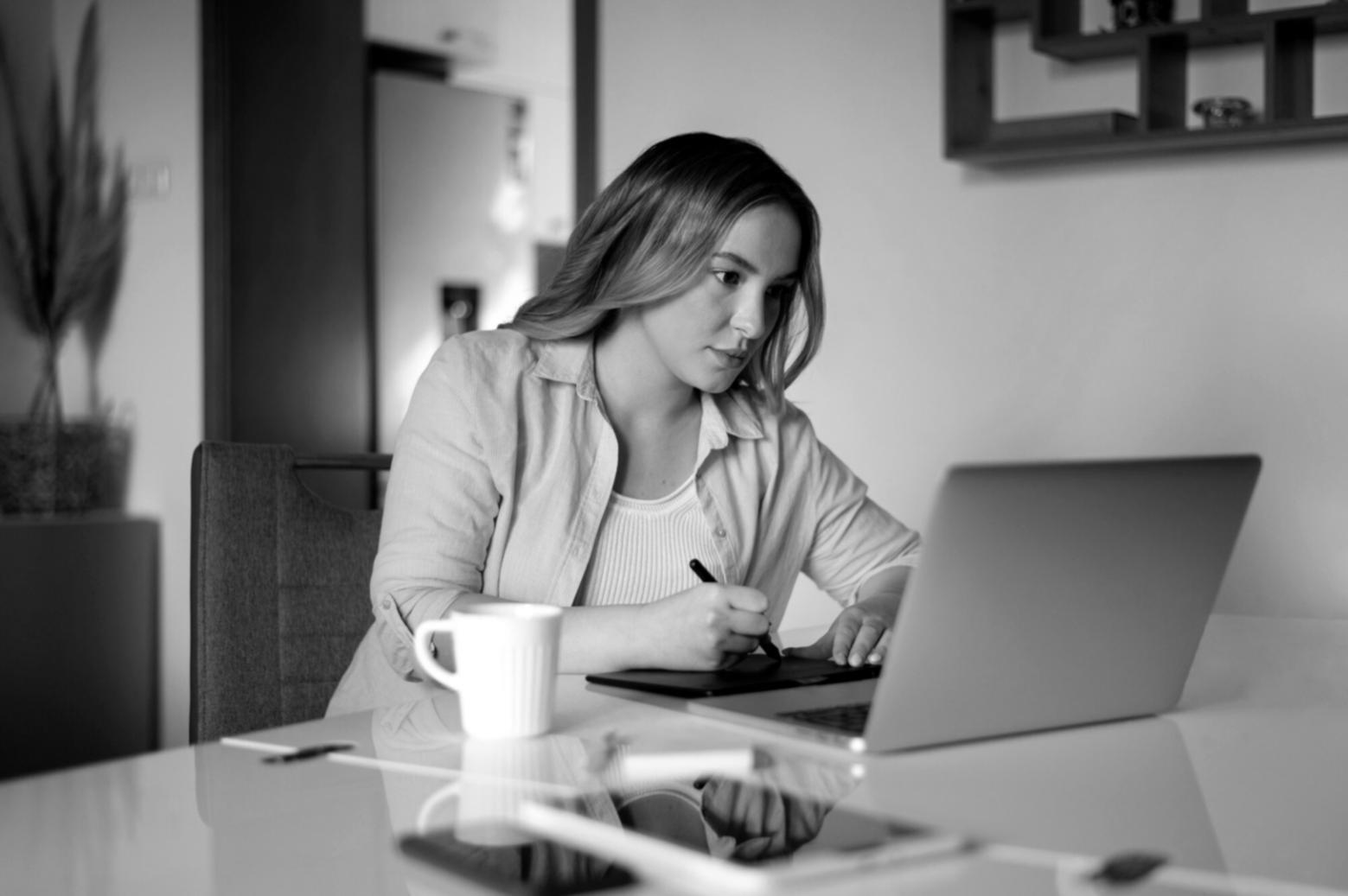 Beratungsgespräch über Familienfinanzen